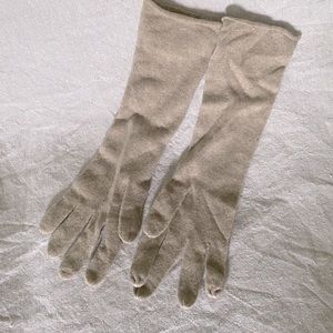 C by Bloomingdale’s Cashmere Gloves